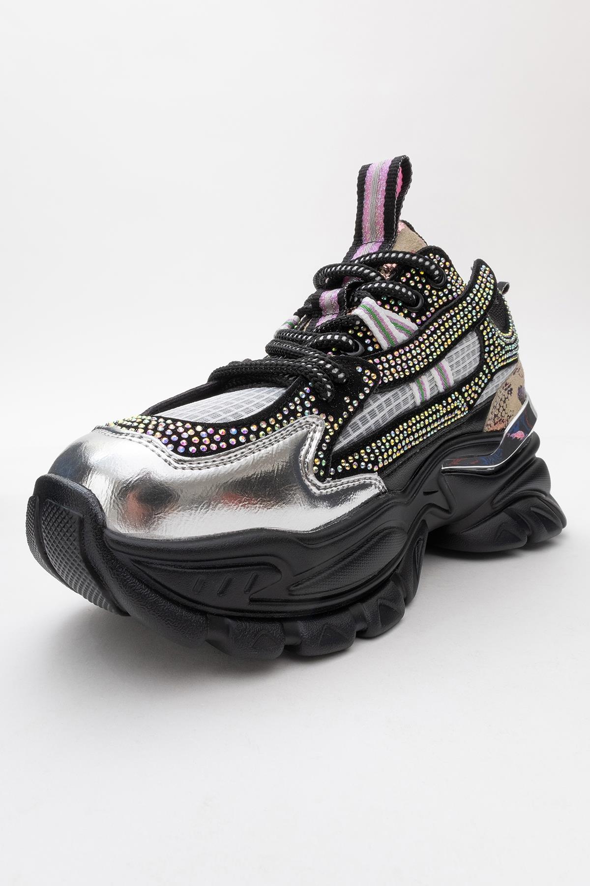 Noi - Zapatillas con adornos plateados y negros (Mujer)