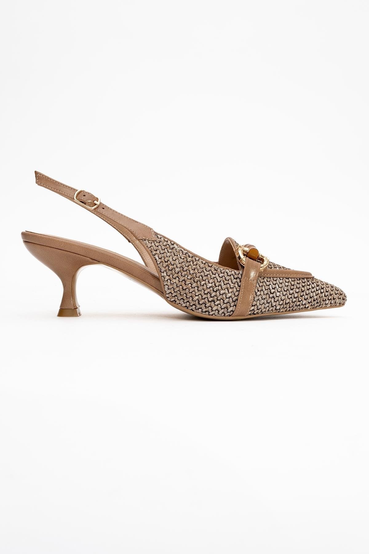 Osca - Tacón Alto de Punta Fina con Hebilla de Rafia Beige Oscuro (Mujer)
