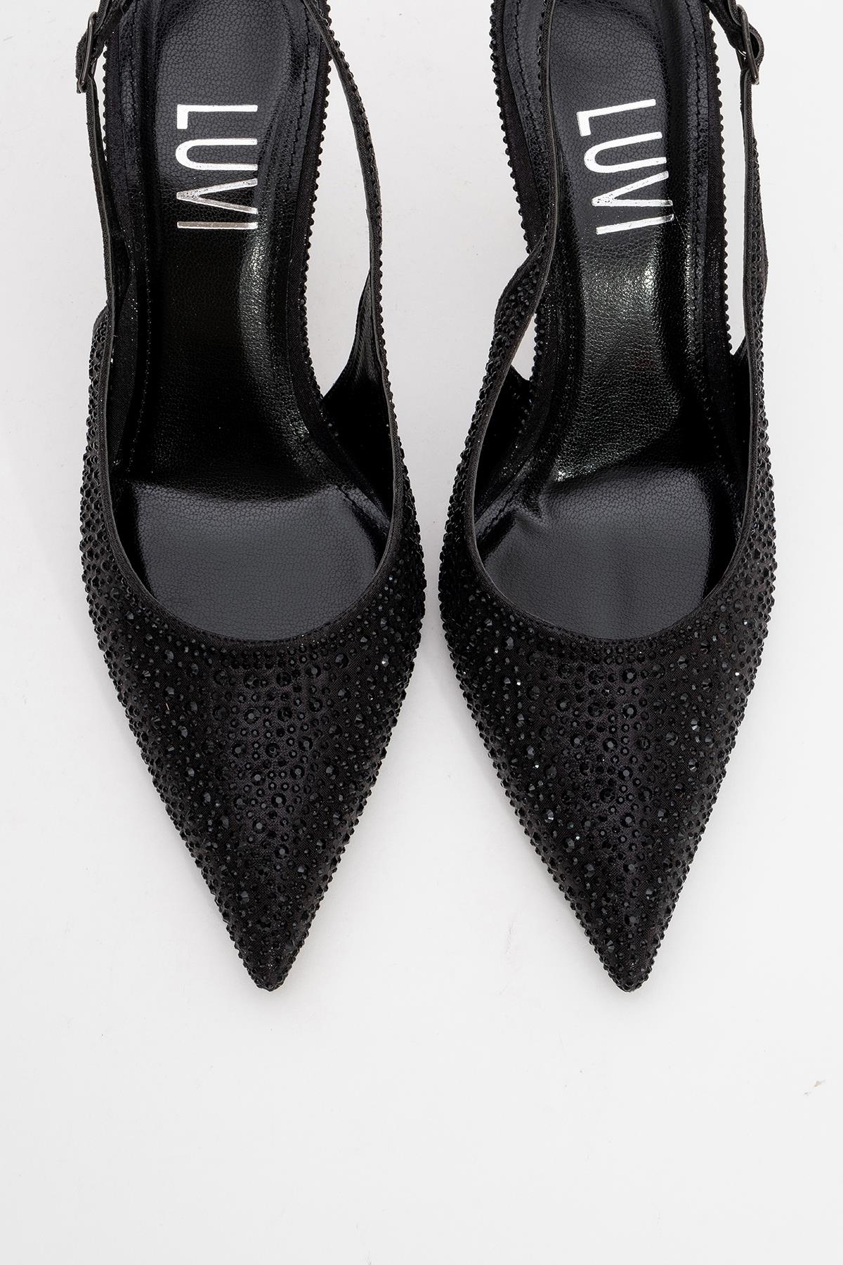 Roya - Stiletto con punta adornado con joyas negras (Mujer)