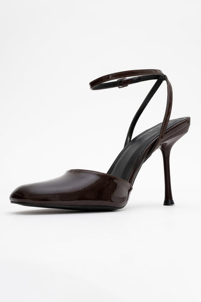Azules - Zapatos de tacón con pulsera y punta redonda de charol en tono café (Mujer)