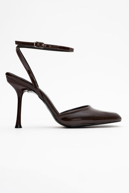 Azules - Zapatos de tacón con pulsera y punta redonda de charol en tono café (Mujer)