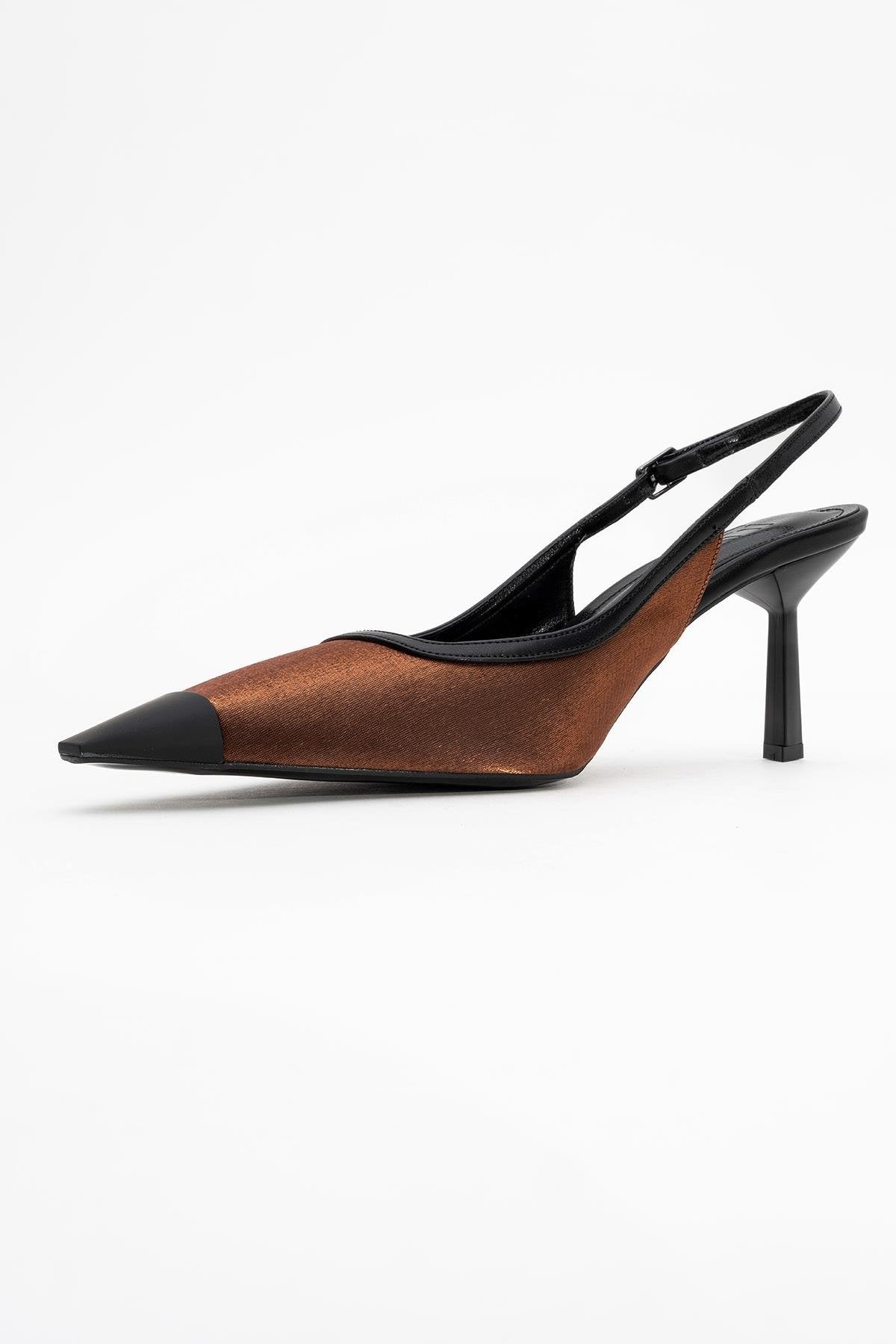 Alive - Zapatos de tacón de punta fina de satén color cobre (Mujer)