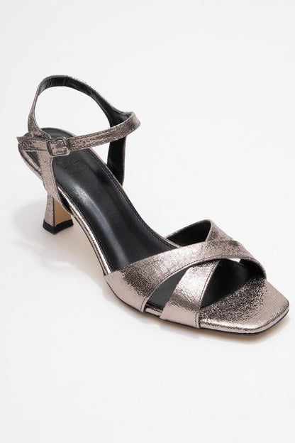 Melin - Sandalia de Tacón Stiletto con Tiras Cruzadas Platinum (Mujer)