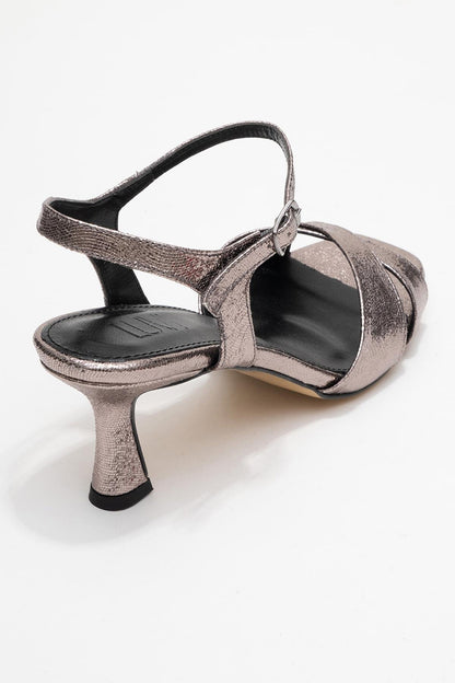 Melin - Sandalia de Tacón Stiletto con Tiras Cruzadas Platinum (Mujer)