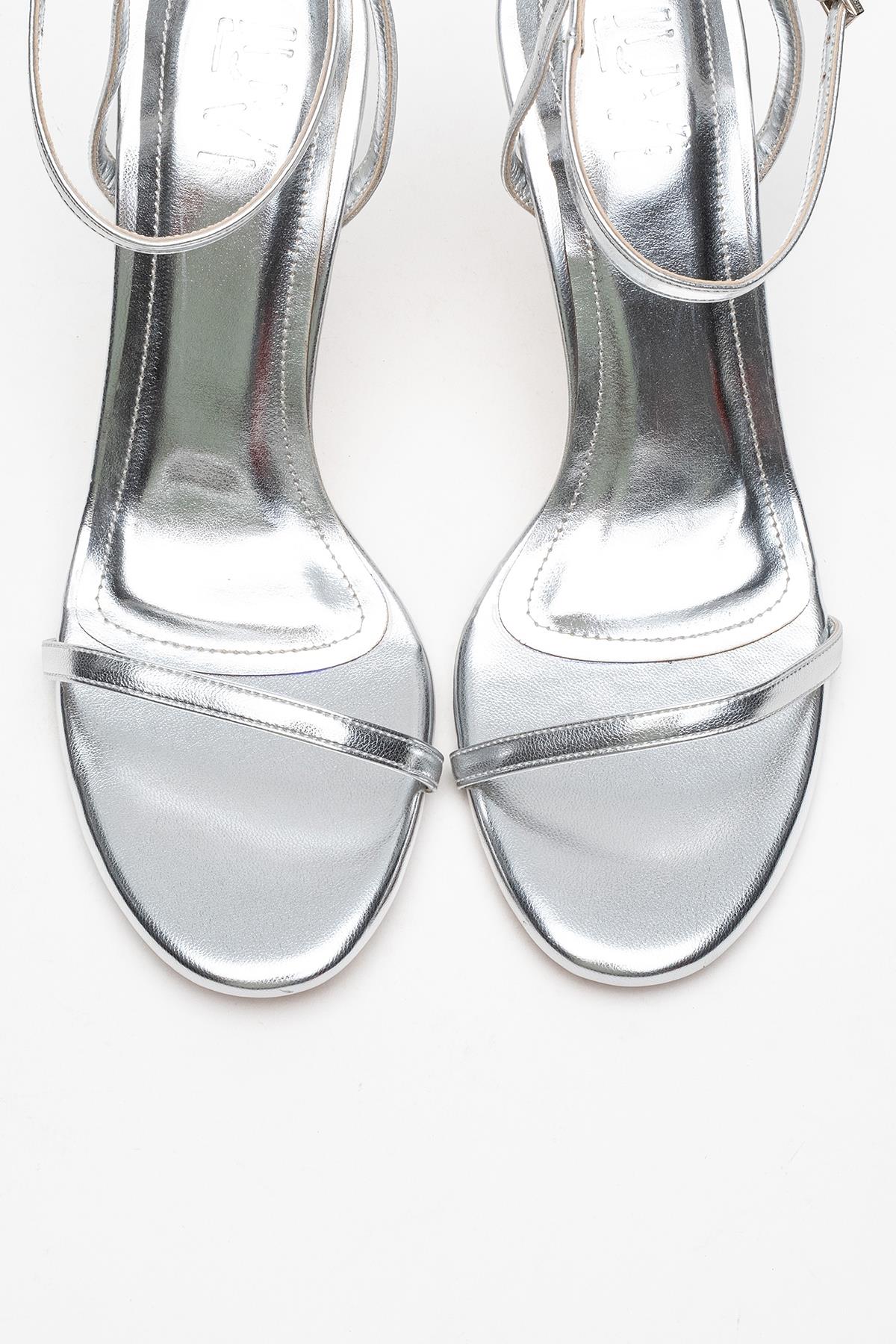 Jasmin - Zapato de tacón de una sola tira plateado (Mujer)