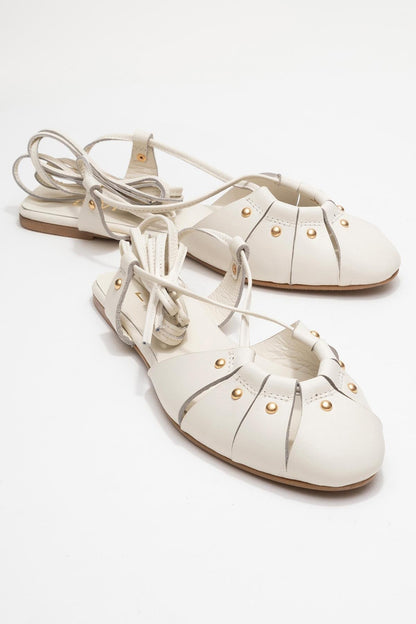 Daria - Sandalia de Piel Blanquecina con Cordones en el Tobillo (Mujer)