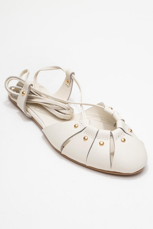 Daria - Sandalia de Piel Blanquecina con Cordones en el Tobillo (Mujer)
