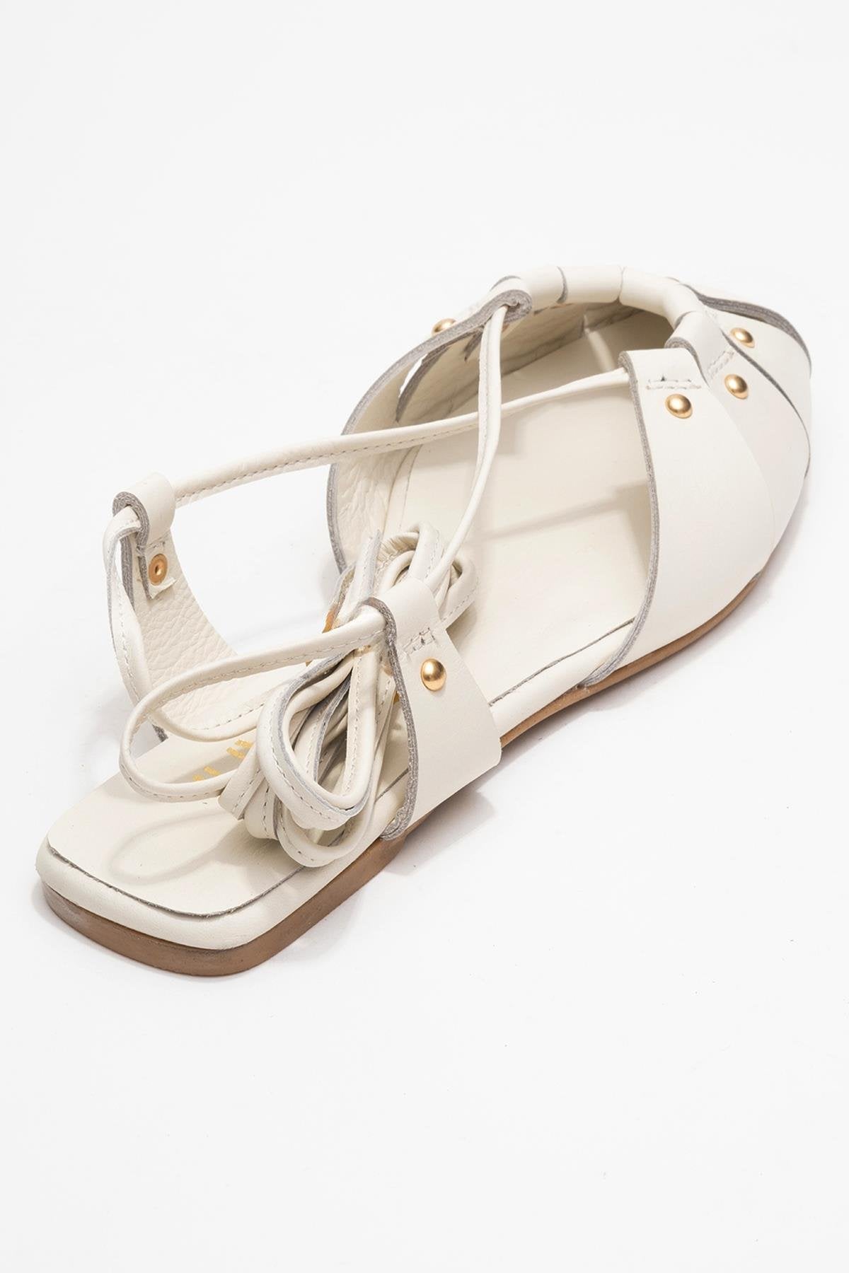 Daria - Sandalia de Piel Blanquecina con Cordones en el Tobillo (Mujer)