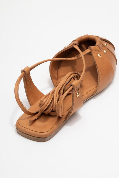 Daria - Sandalia de Piel Cognac con Cordones al Tobillo (Mujer)