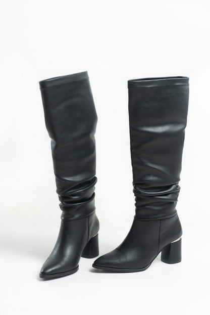 120 - Bota alta con tacón de bloque en color negro (Mujer)