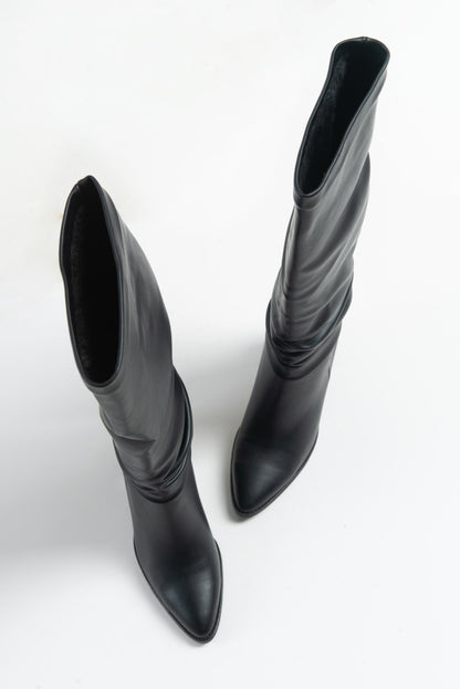 120 - Bota alta con tacón de bloque en color negro (Mujer)