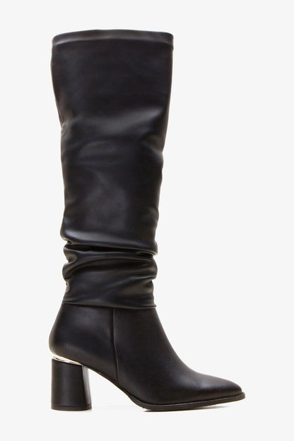 120 - Bota alta con tacón de bloque en color negro (Mujer)