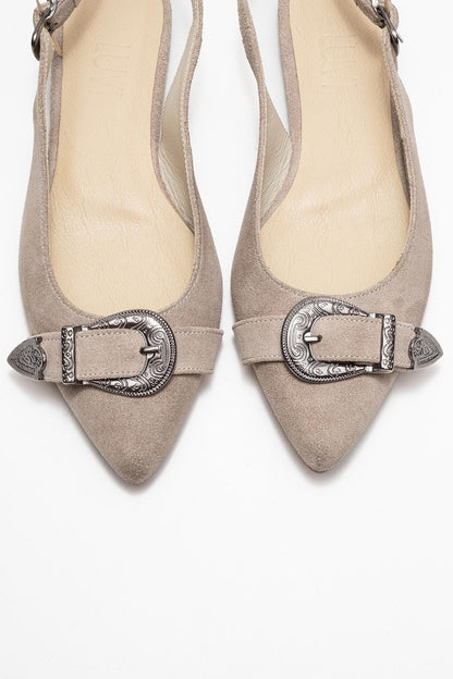 Cordelia - Sandalia de hebilla de cuero de ante beige con punta (mujer)
