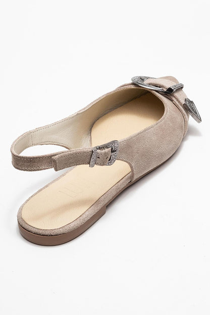 Cordelia - Sandalia de hebilla de cuero de ante beige con punta (mujer)