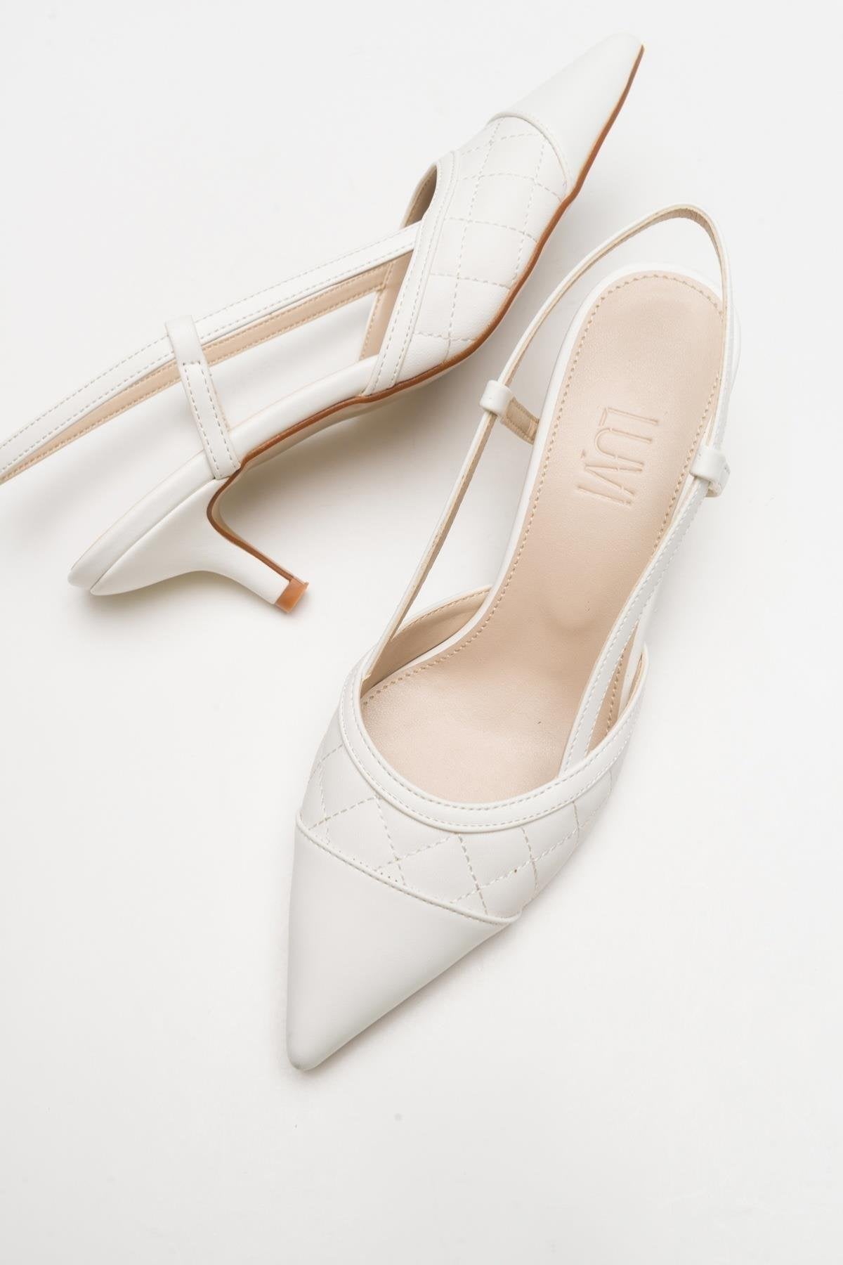 Goodge - Zapatos de tacón de punta con tira trasera blancos (Mujer)
