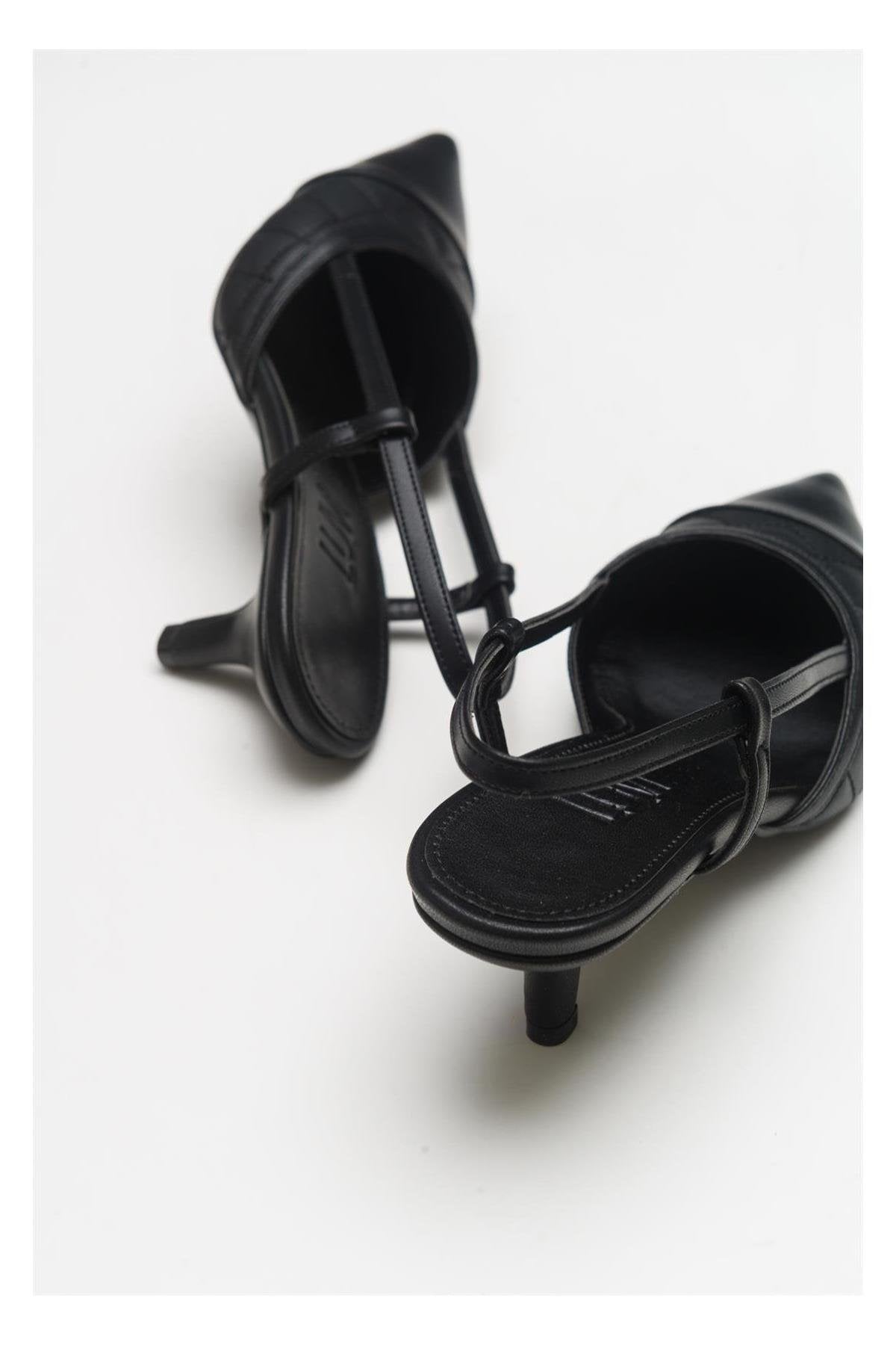 Goodge - Zapatos de tacón de punta fina con tira trasera negros (Mujer)