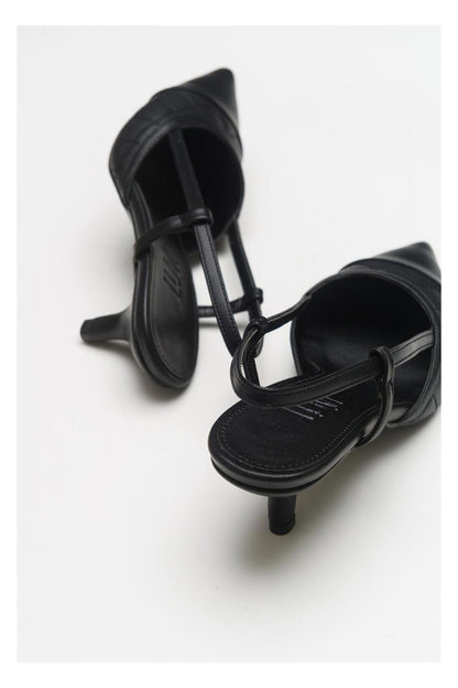 Goodge - Zapatos de tacón de punta fina con tira trasera negros (Mujer)