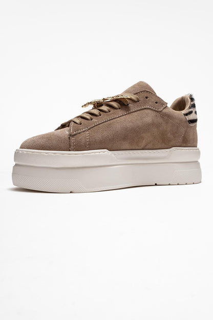Anda - Zapatillas de ante color beis oscuro con hebillas (Mujer)