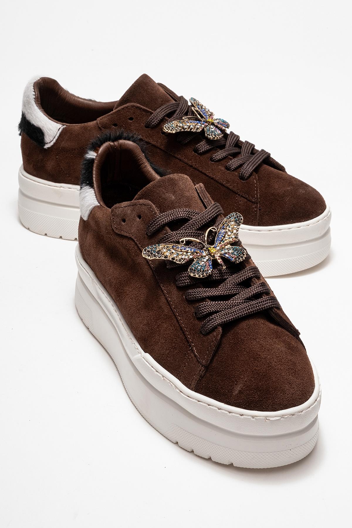 Anda - Zapatillas con hebilla de ante marrón (Mujer)