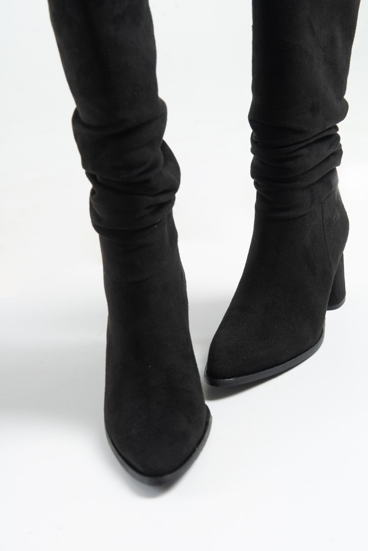 120 - Bota alta de tacón ancho de ante negro (Mujer)