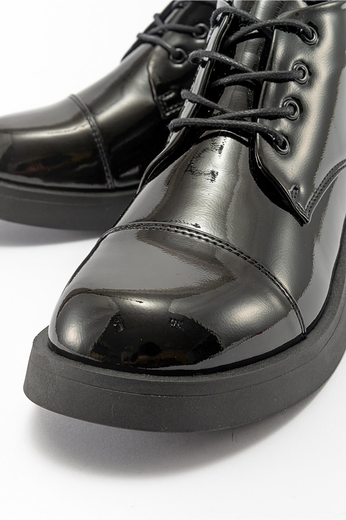 Lagom - Bota de charol negra (Mujer)