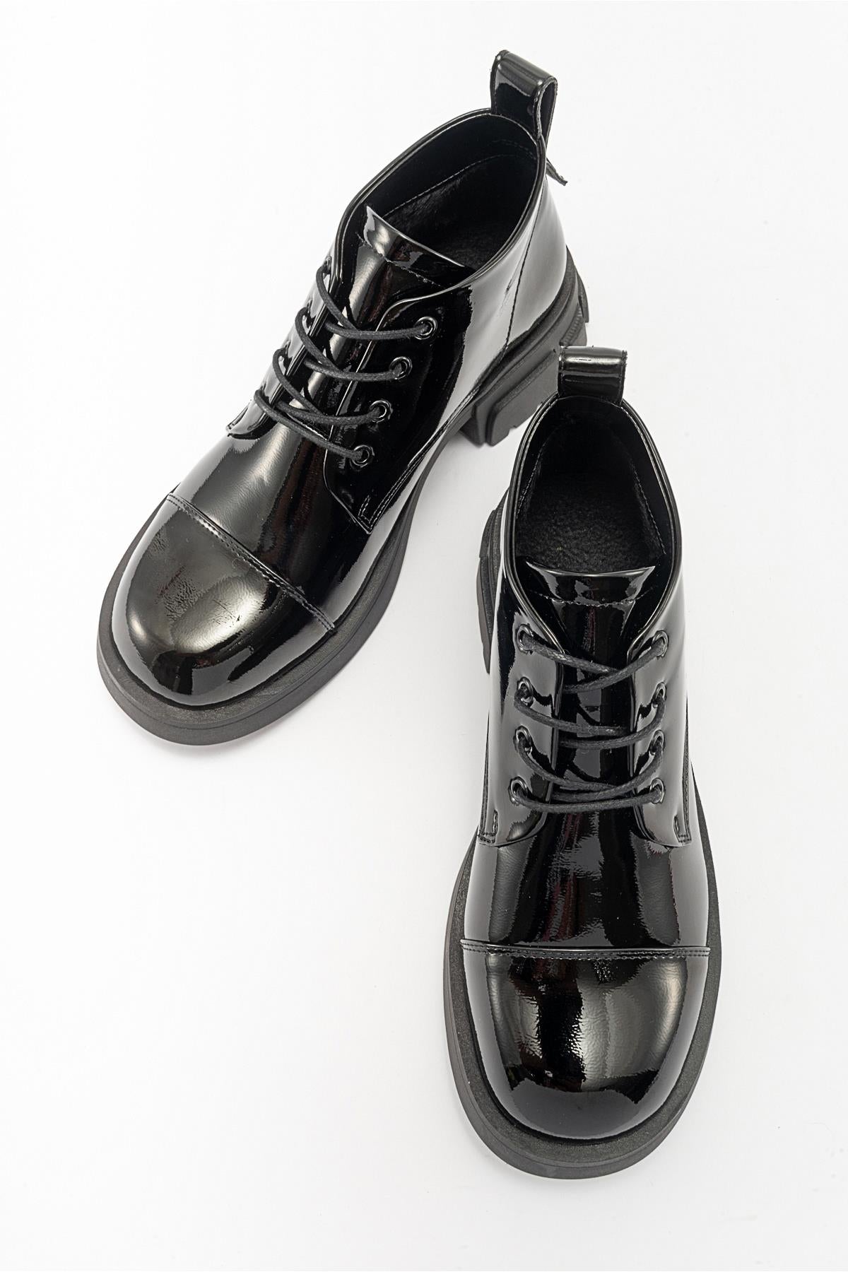 Lagom - Bota de charol negra (Mujer)