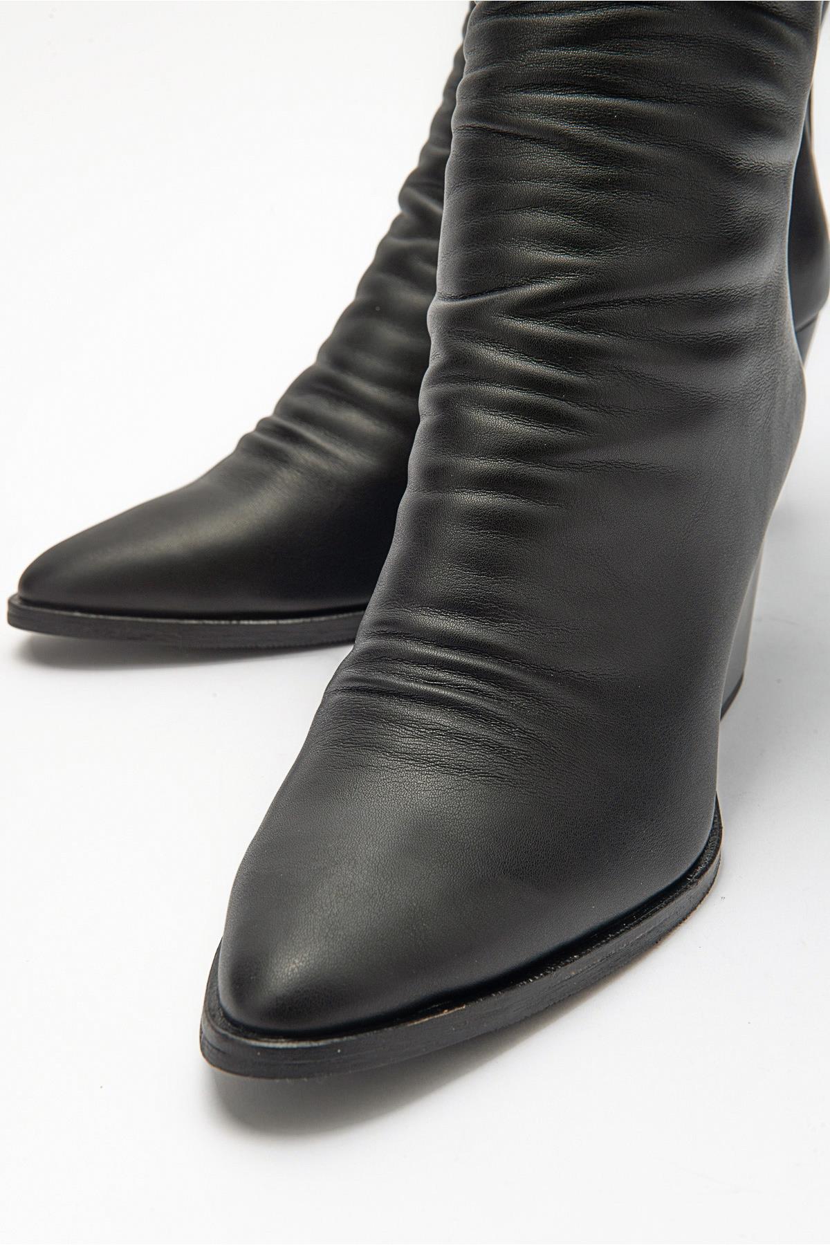 Laval - Bota de tacón de bloque con cremallera trasera negra (Mujer)