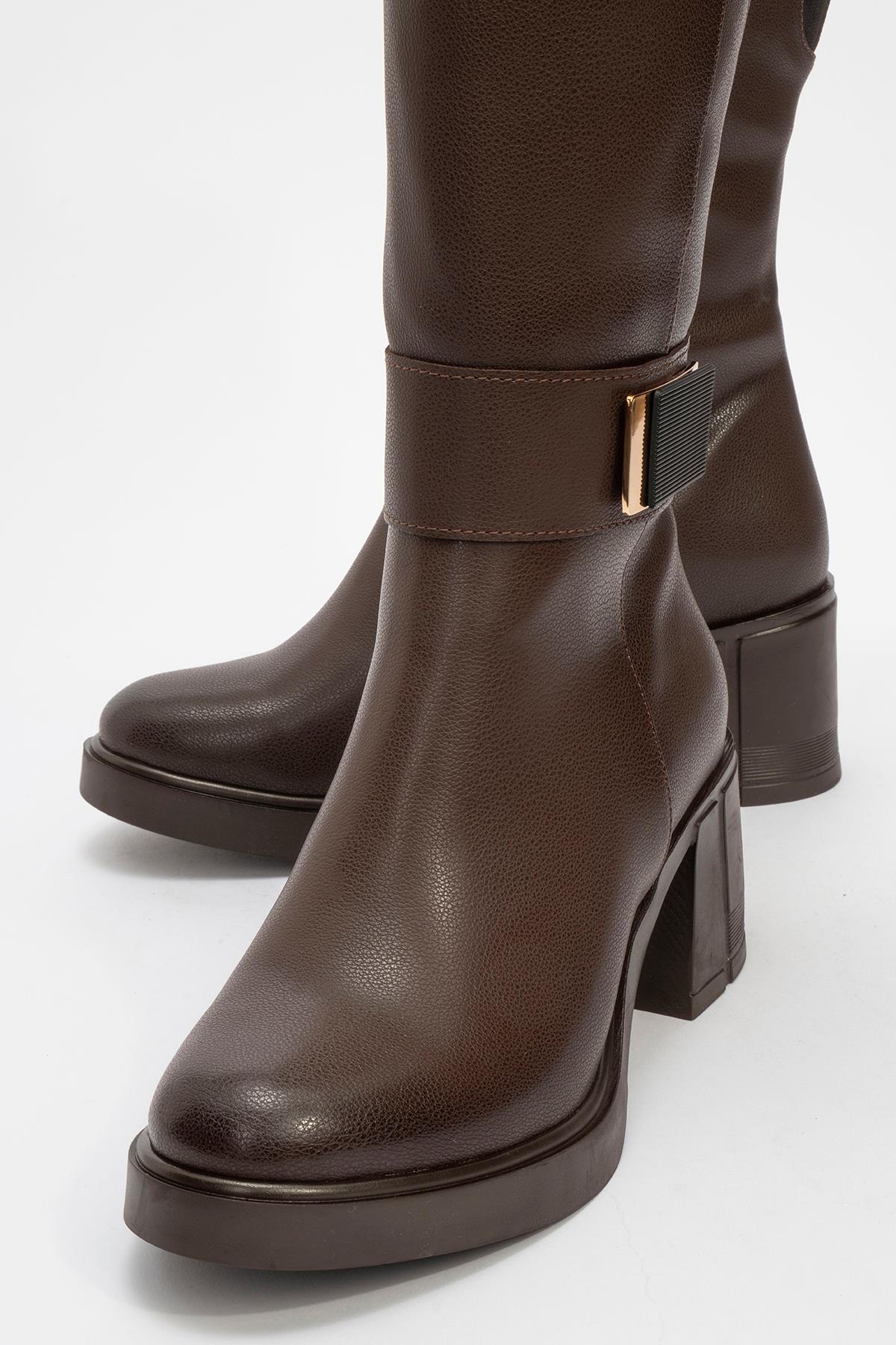 Bota alta Moreni con tacón de bloque y hebilla elástica color coñac (mujer)