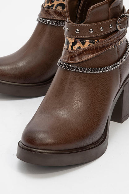 Boliva - Bota de tacón grueso con cadena y hebilla en tono marrón (mujer)