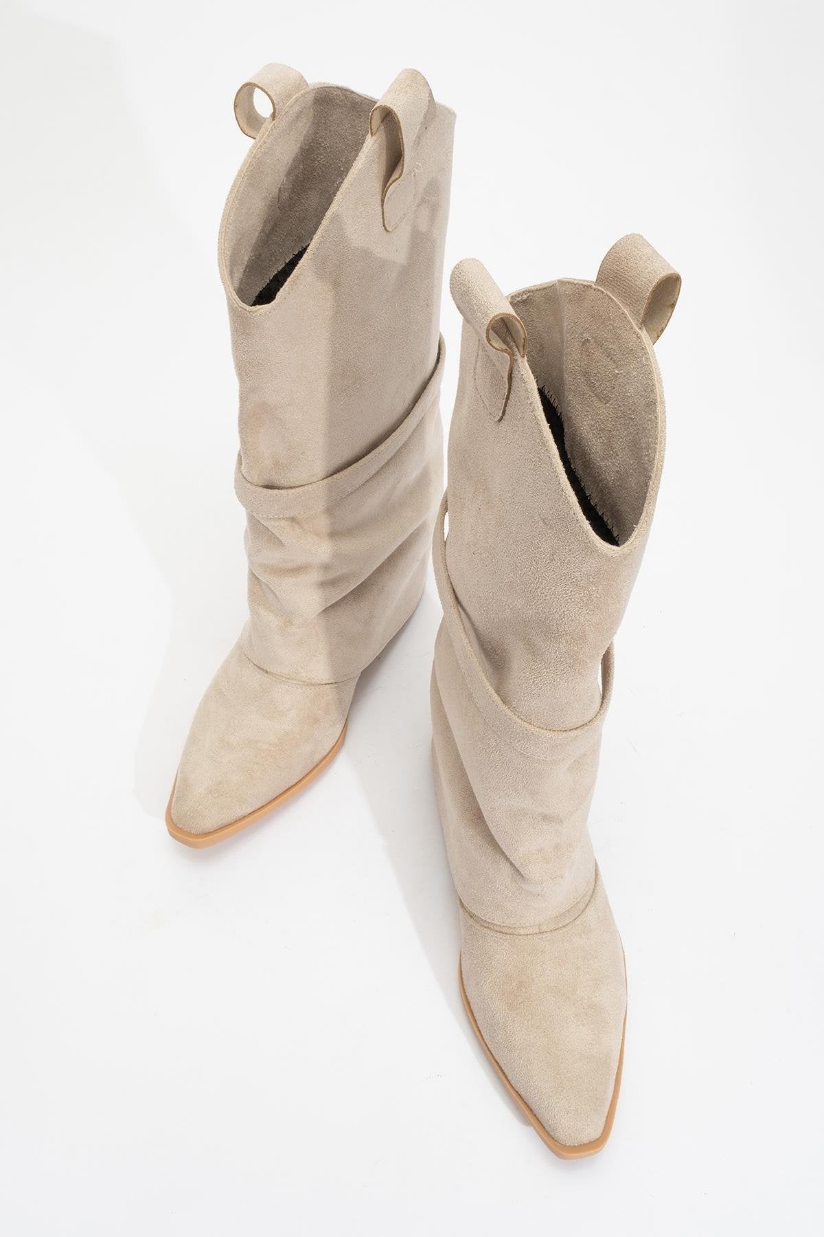 Okus - Bota con tacón bloque y hebilla beige (Mujer)