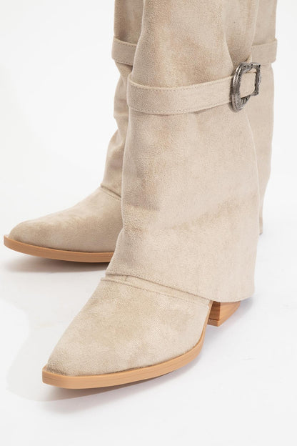 Okus - Bota con tacón bloque y hebilla beige (Mujer)