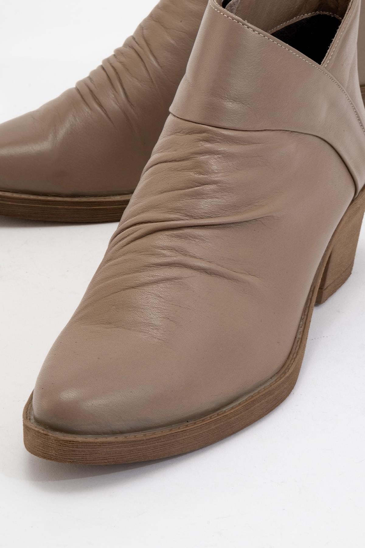 Rule - Bota gruesa de cuero color topo (mujer)