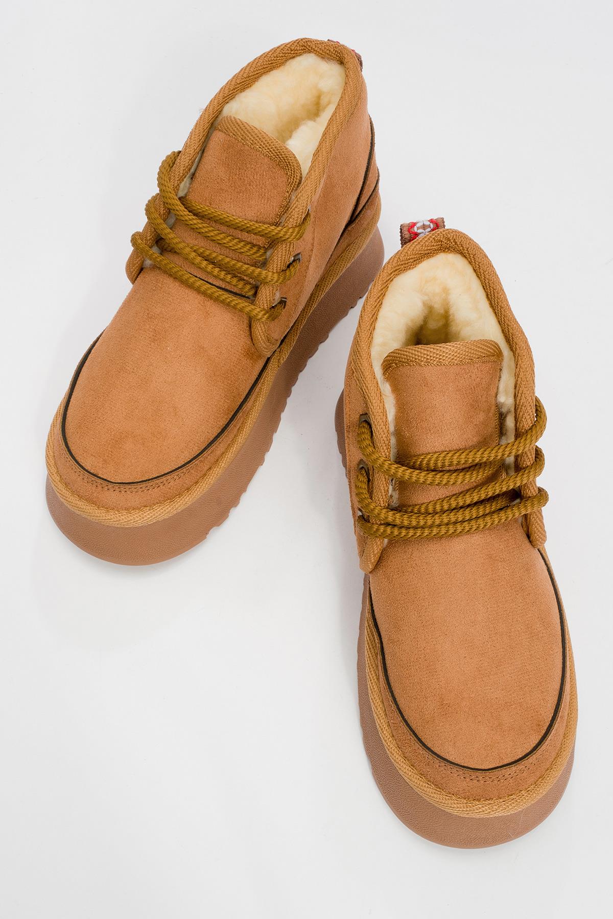 Ovela - Bota deportiva de cordones con suela gruesa color coñac (mujer)