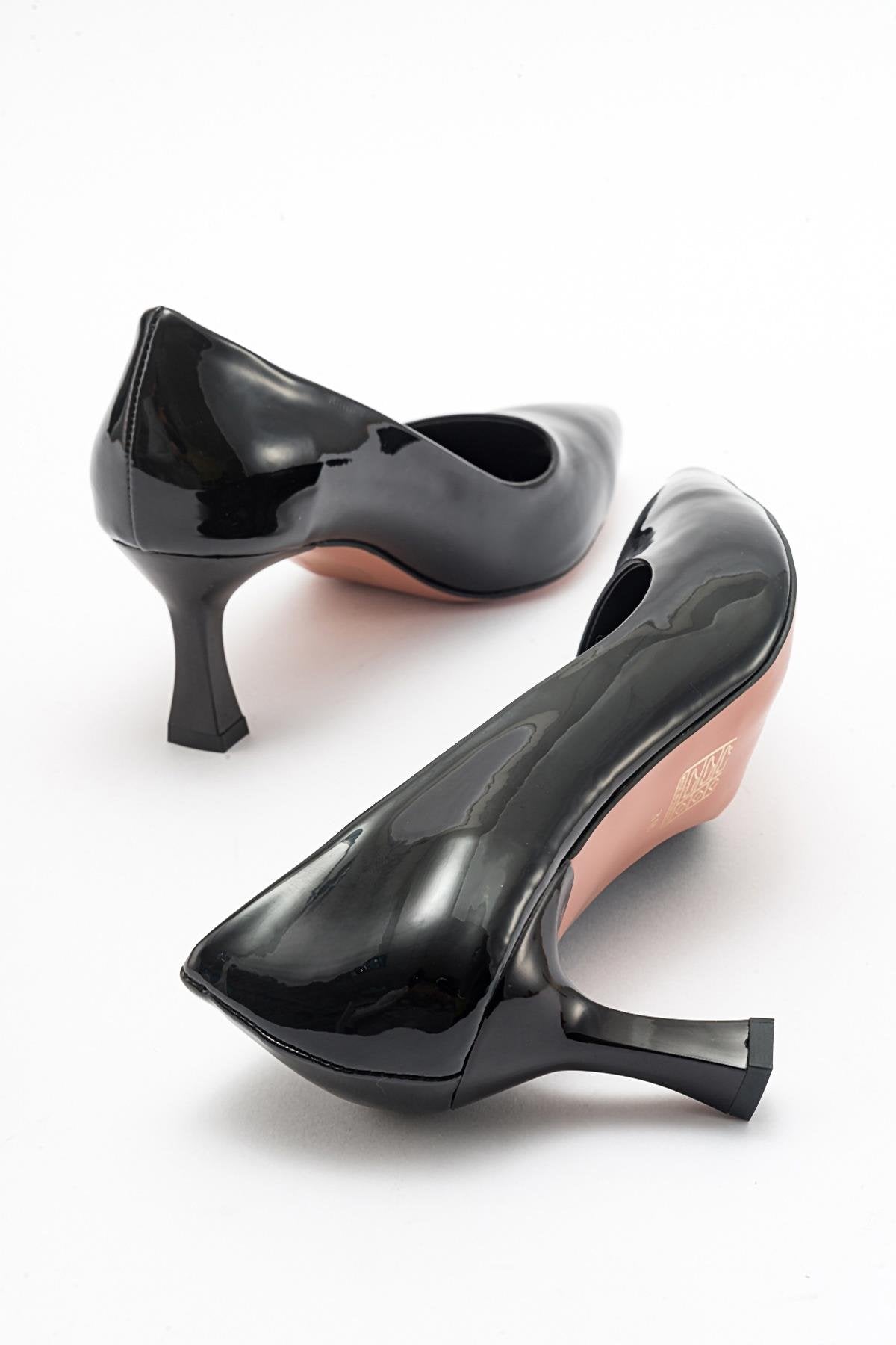 Pedra - Zapatilla de tacón de aguja de charol negro (Mujer)