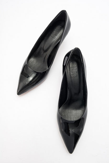 Pedra - Zapatilla de tacón de aguja de charol negro (Mujer)