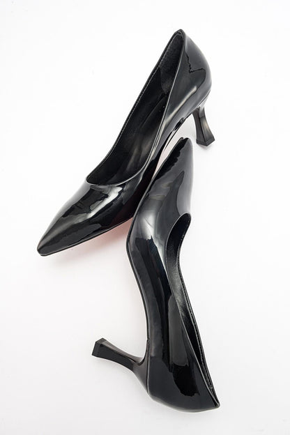 Pedra - Zapatilla de tacón de aguja de charol negro (Mujer)