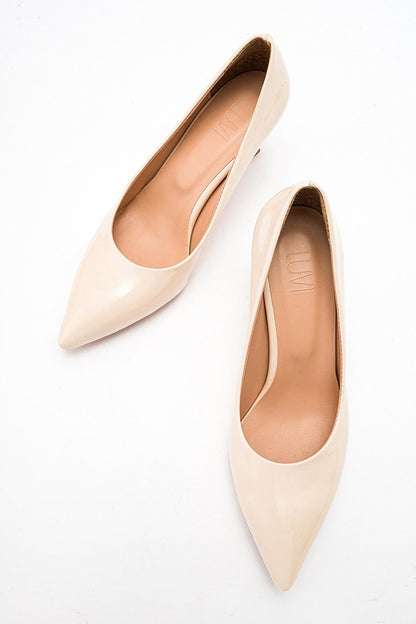 Pedra - Zapatos de tacón en punta de charol beige (Mujer)