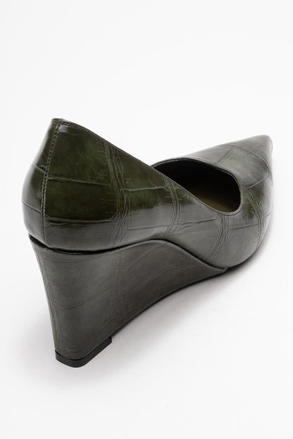Puera - Zapatos de tacón de cuña estampados verdes con punta (Mujer)