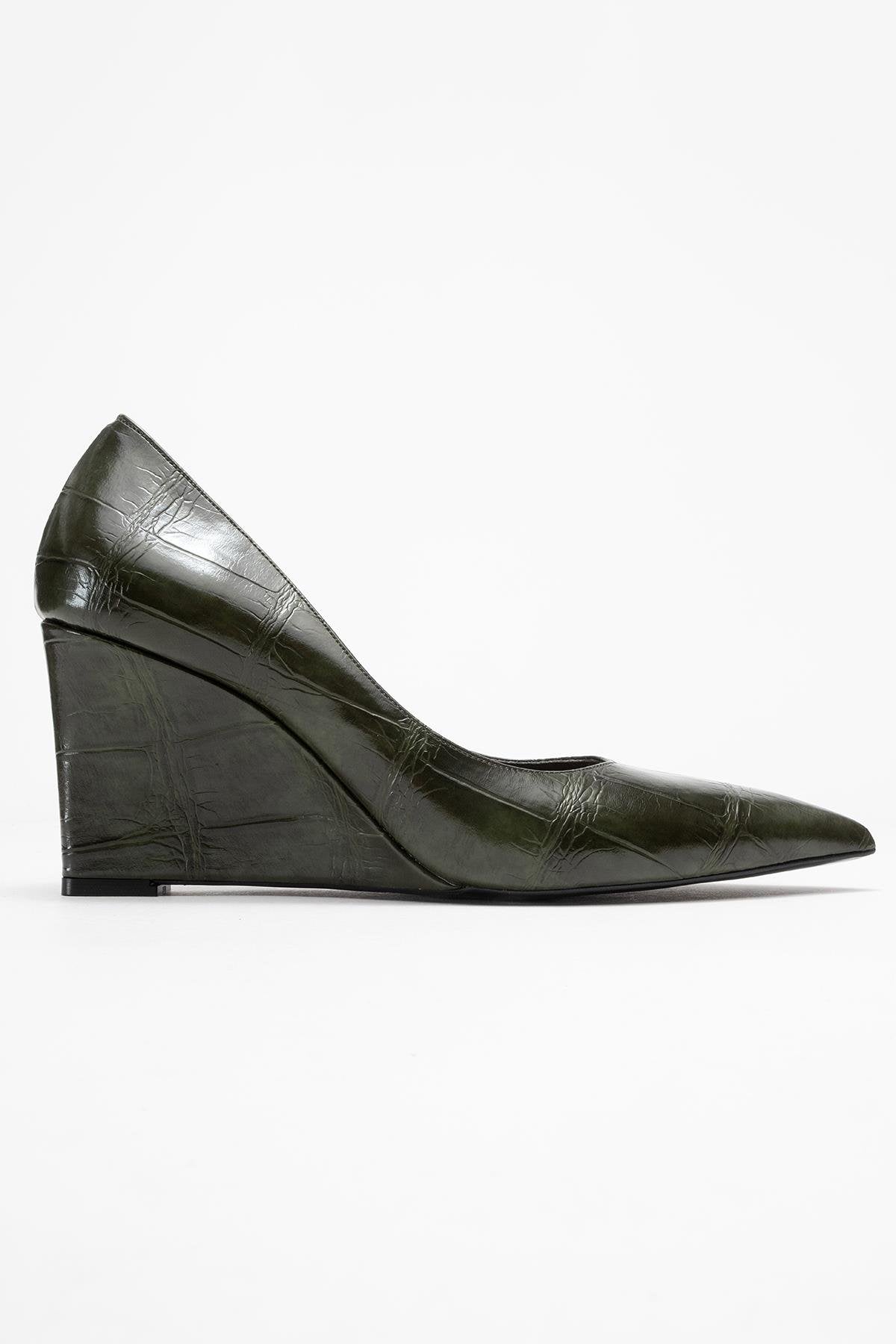 Puera - Zapatos de tacón de cuña estampados verdes con punta (Mujer)