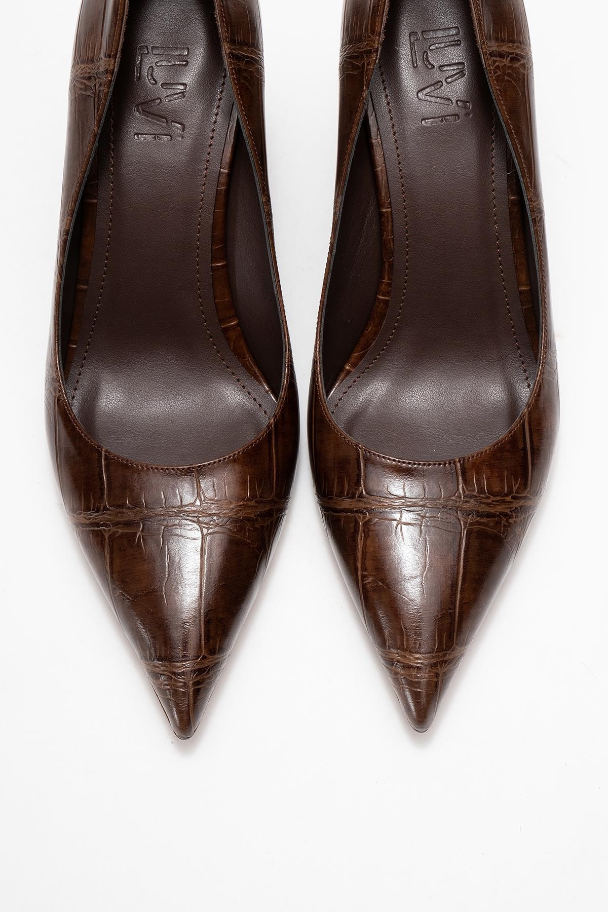 Puera - Zapatos de tacón de cuña con punta en punta y estampado marrón (mujer)