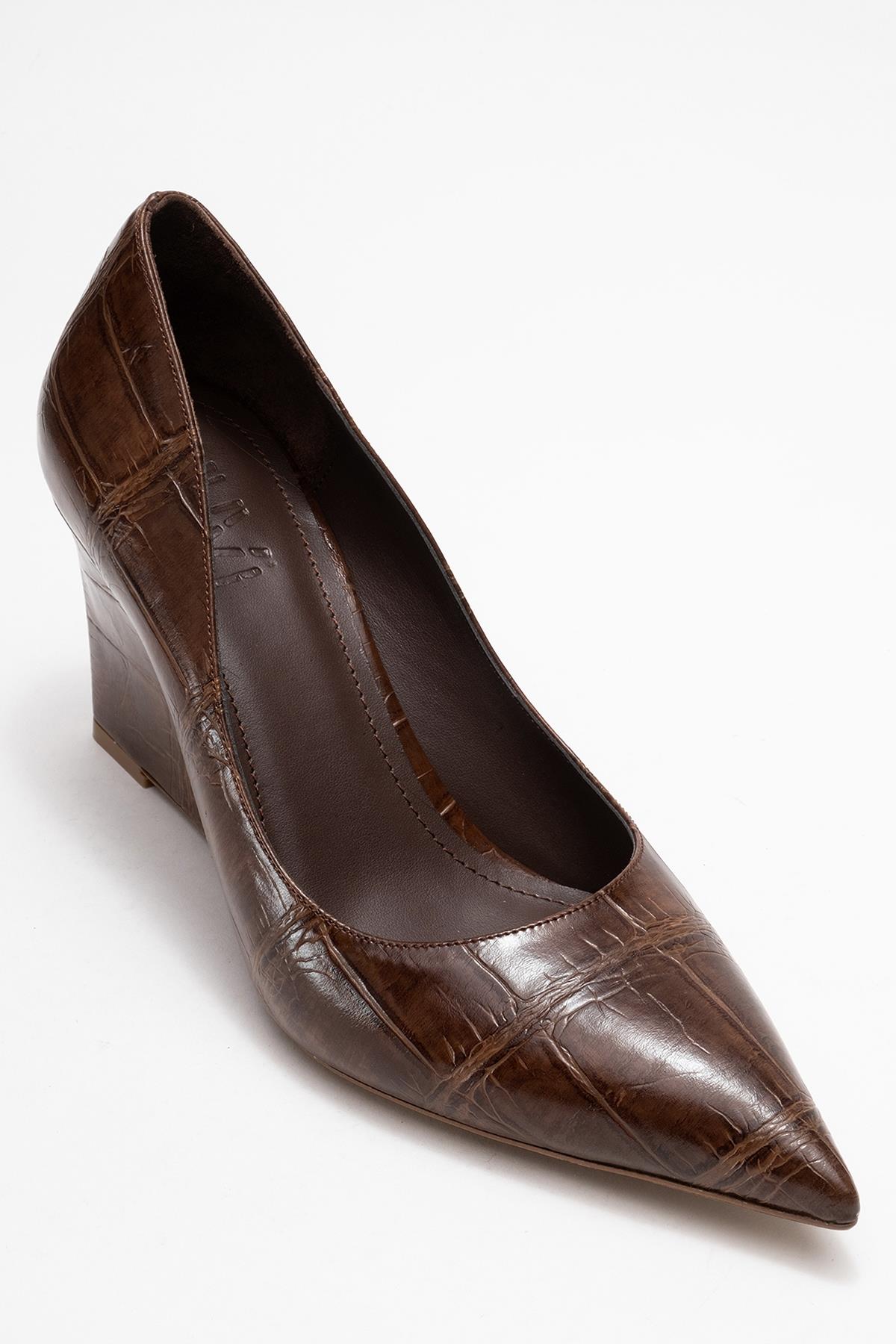 Puera - Zapatos de tacón de cuña con punta en punta y estampado marrón (mujer)