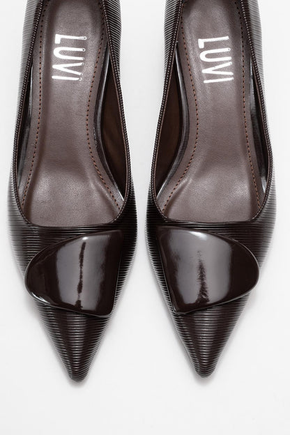 Briana - Zapatilla de tacón con punta y hebilla marrón (mujer)