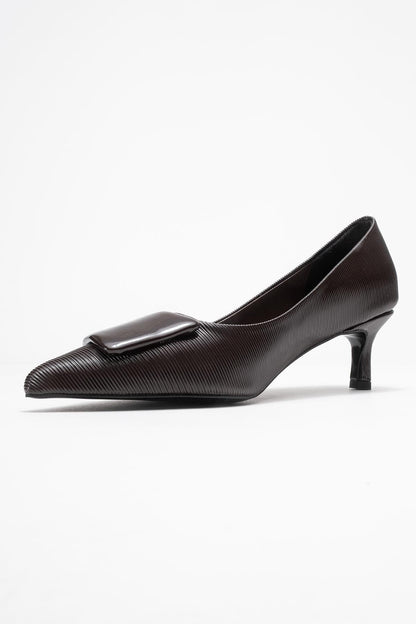 Briana - Zapatilla de tacón con punta y hebilla marrón (mujer)