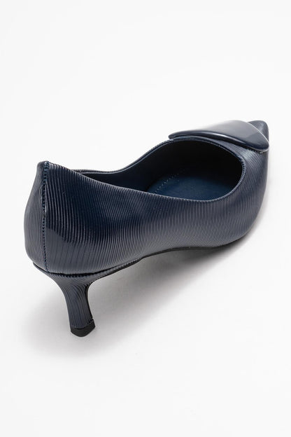 Briana - Zapatos de tacón con hebilla y punta en punta de color azul marino (mujer)