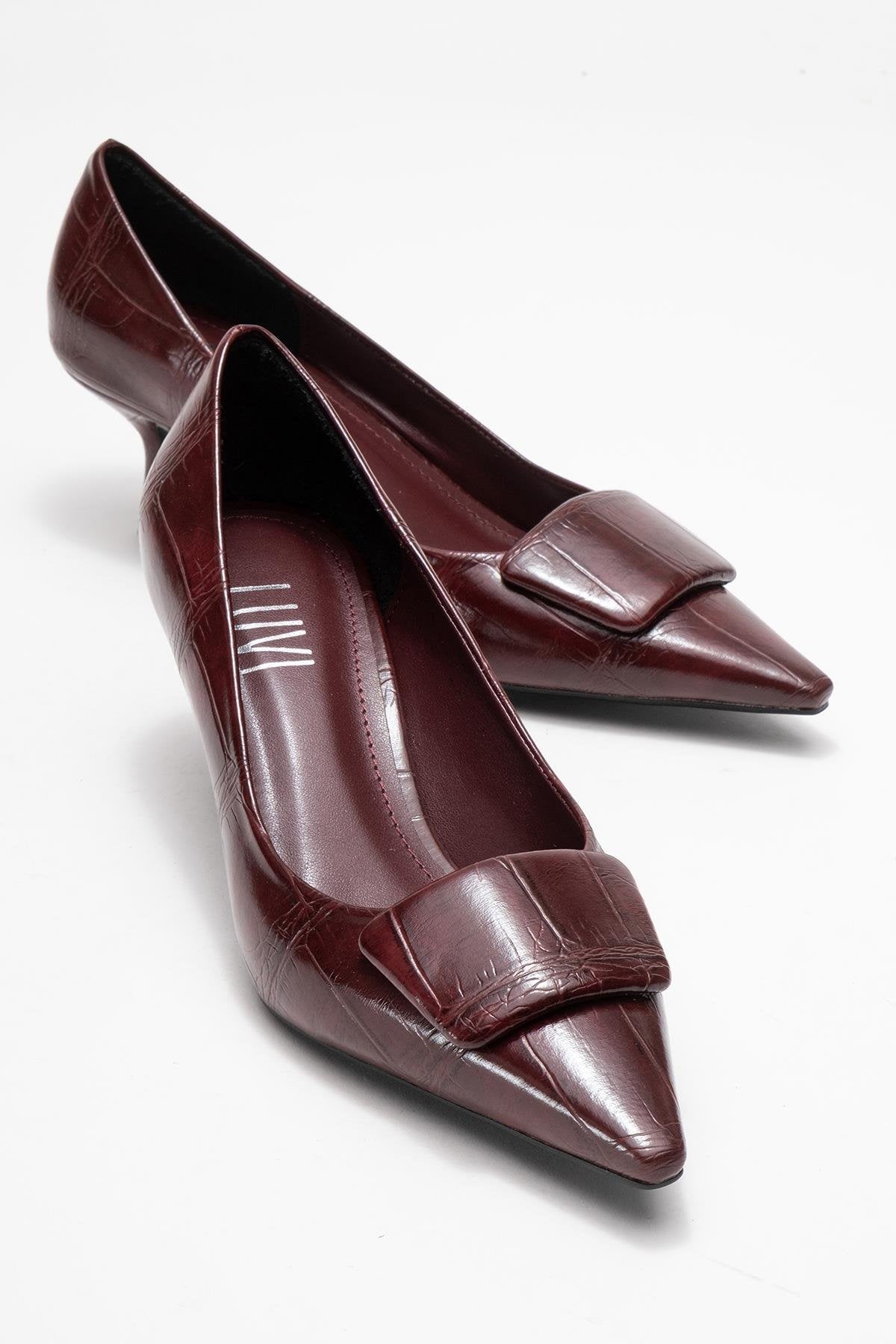 Marcia - Zapatos de tacón en punta con hebilla y estampado burdeos (Mujer)