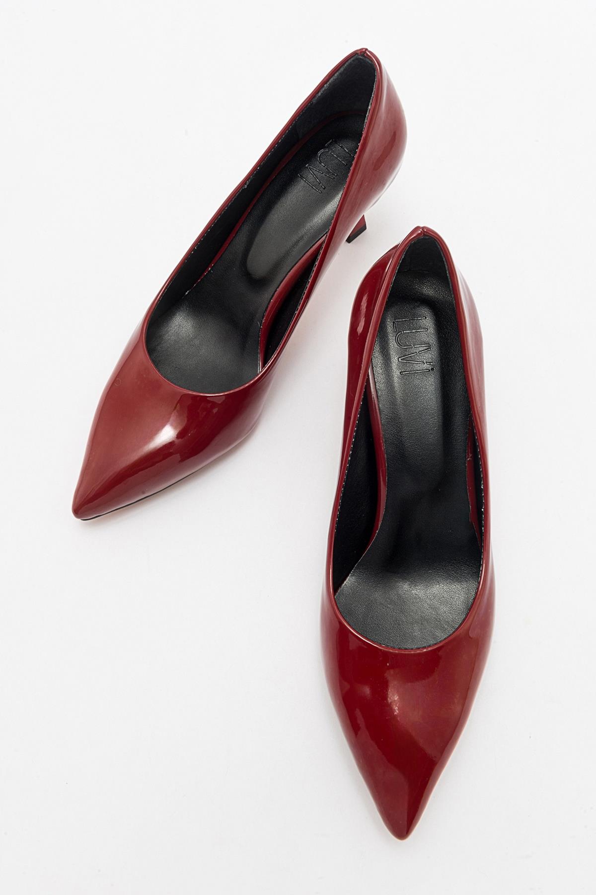 Pedra - Zapatos de tacón de charol burdeos con punta (mujer)