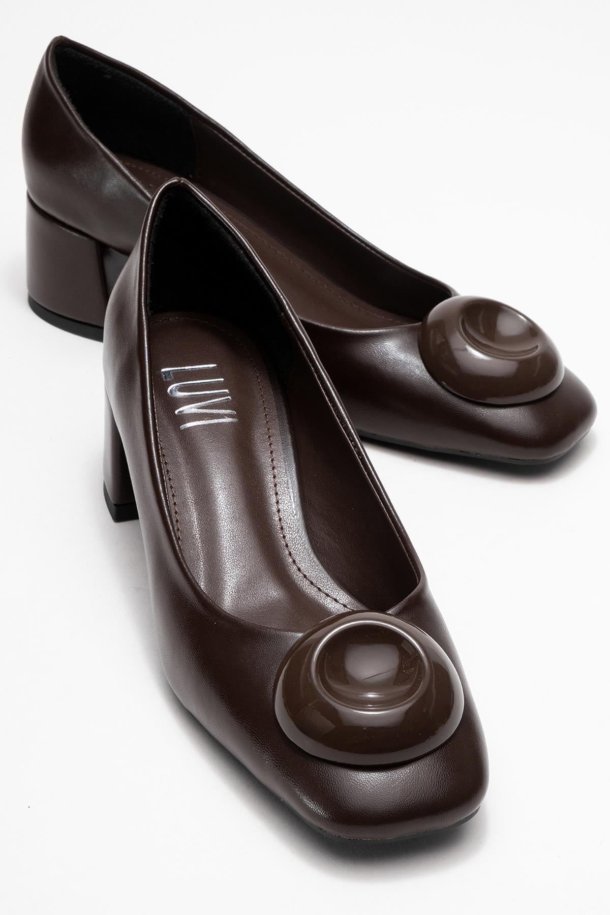 Mila - Zapatos de tacón de bloque con punta cuadrada y hebilla marrón (mujer)