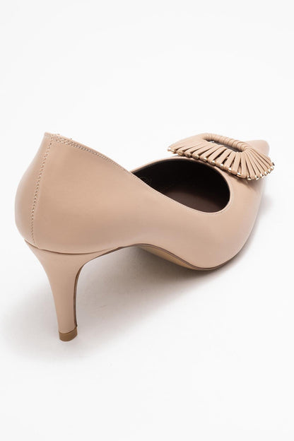 Excelente: Tacones en punta con hebilla beige (Mujer)