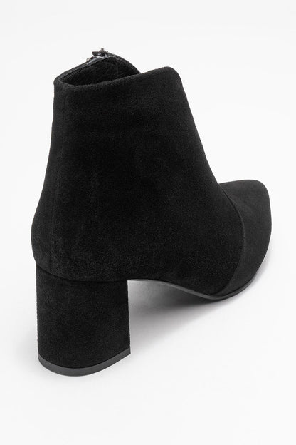 Bota de tacón de bloque de cuero de gamuza negra Finda (mujer)
