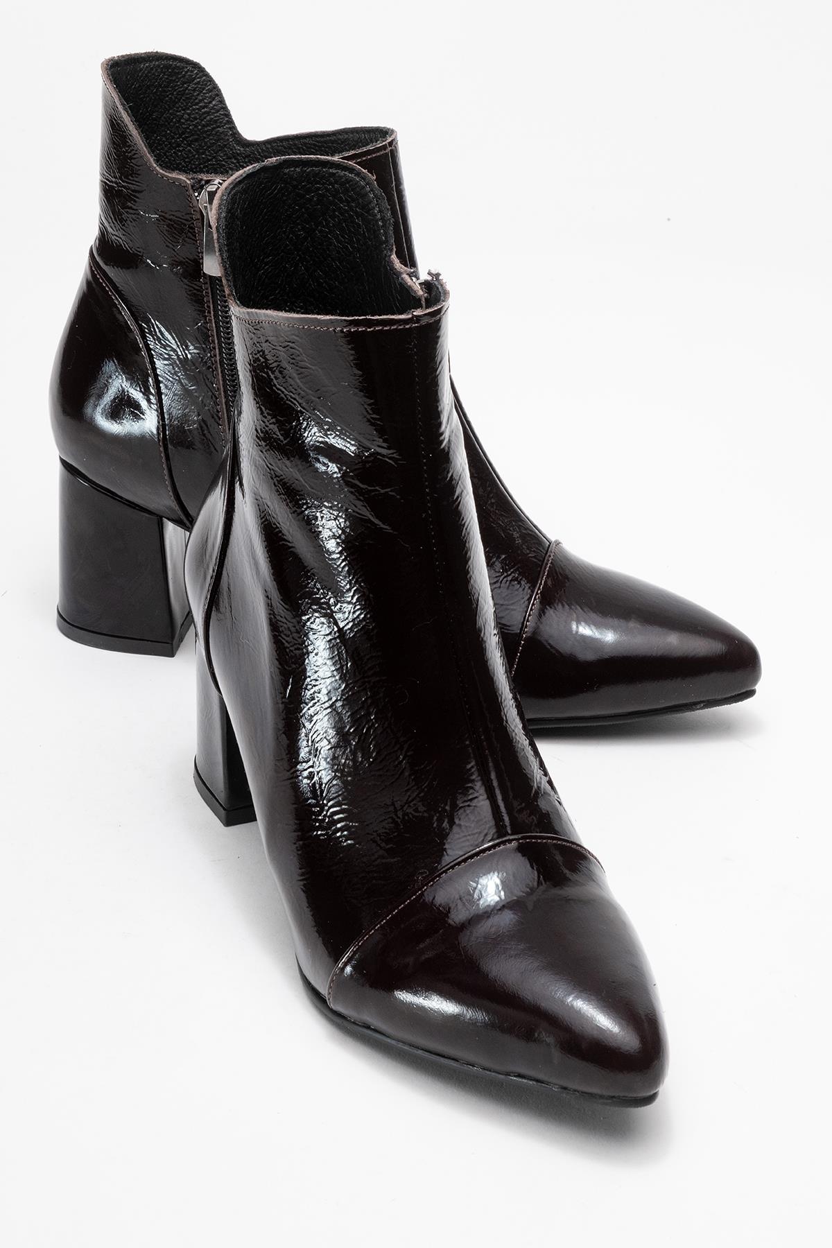 Gael - Bota de tacón de bloque de cuero acharolado marrón oscuro (mujer)